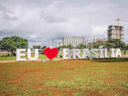 Halbtagestour Schriftzug mit Ich liebe Brasilia