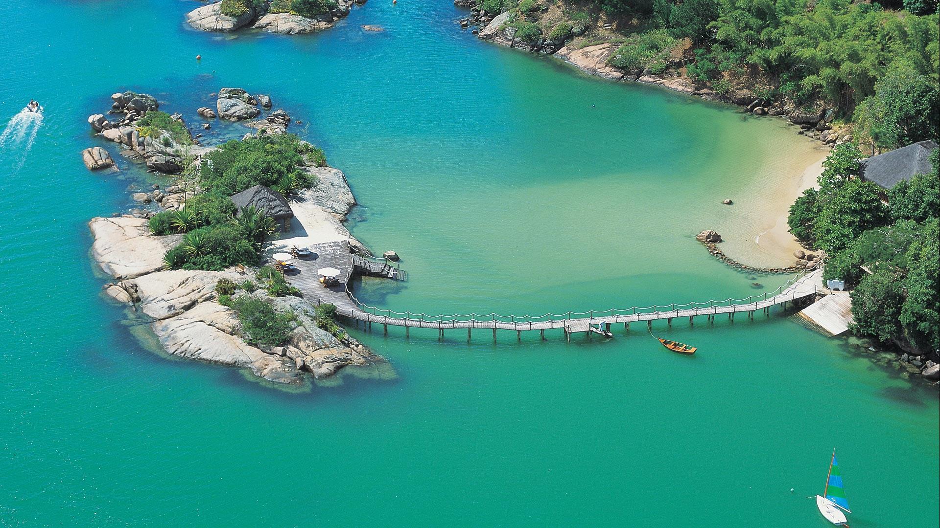 Luftaufnahme des Strandes des Resort Ponta dos Ganchos