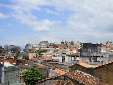 Ausblick über die Dächer der bunten Stadt Salvador da Bahia