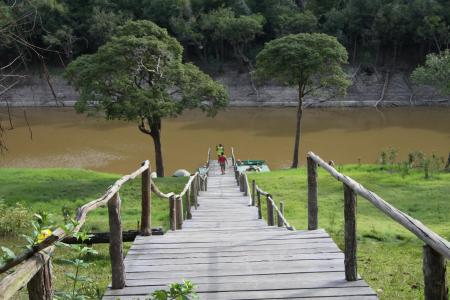 Tupana Fluss mit Steg der Amazon Tupana Lodge