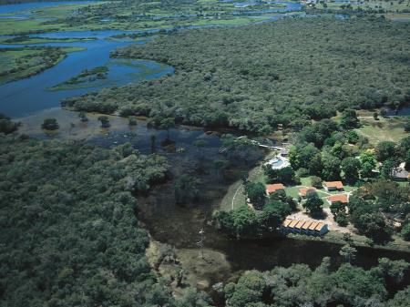 Luftaufnahme der Pousada Rio Mutum im Nord-Pantanal