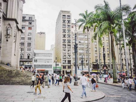 Geschäftigees Treiben in der Millionenmetropole Sao Paulo