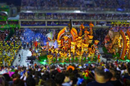 Festliche Wagen beim Karneval im Sambodromo in Rio