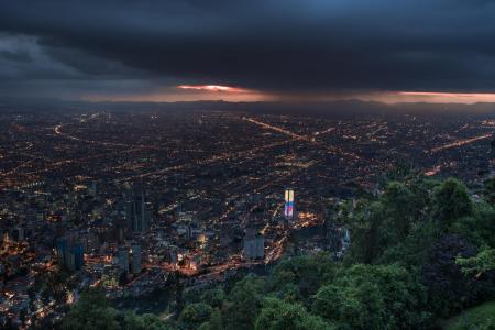 Begeben Sie sich auf eine Stadttour in Kolumbiens Hauptstadt Bogota und sehen Sie sich die Stadt von oben an