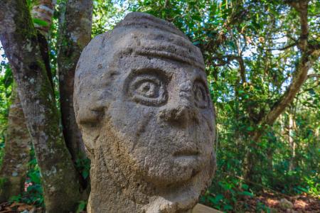 Erkunden Sie die präkolumbianische Ausgrabungsstätte San Agustin und die geheimnisvollen Statuen in Kolumbien