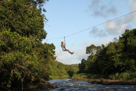 Canyoping über den Fluss in Taboquinhas 