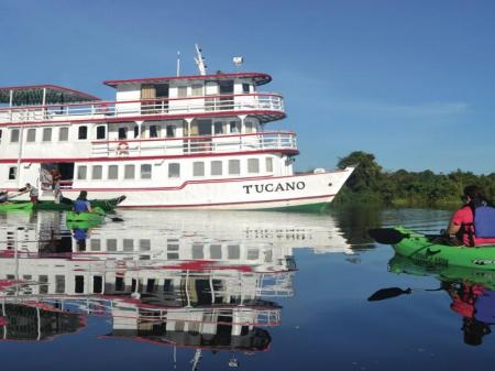 Kayakausflug von der Tucano Motoryacht