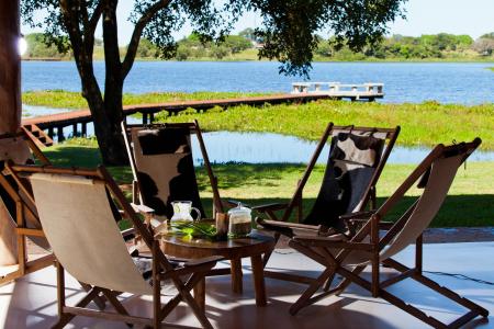 Veranda Hauptgebäude Caiman Lodge_Credits_Sidney_Bloch 