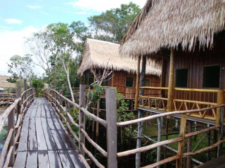 Hütten und Stege Tariri Amazon Lodge