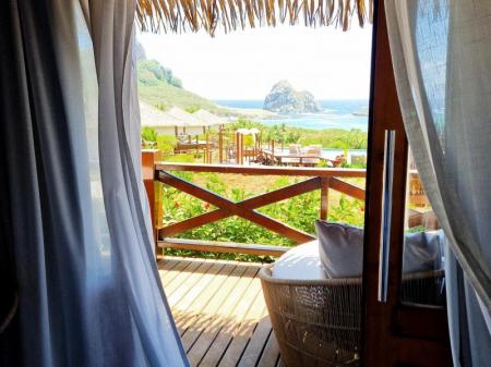 Bungalow mit Blick auf die Baía do Sueste in der Pousada Nannai Noronha Solar dos Ventos