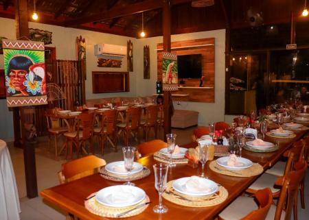 Innenaufnahme des Restaurants der Amazon Premium Lodge 
