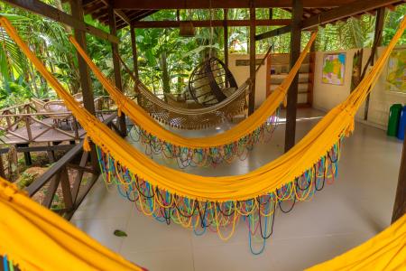 Aufnahme des Hängemattenbereichs der Amazon Premium Lodge